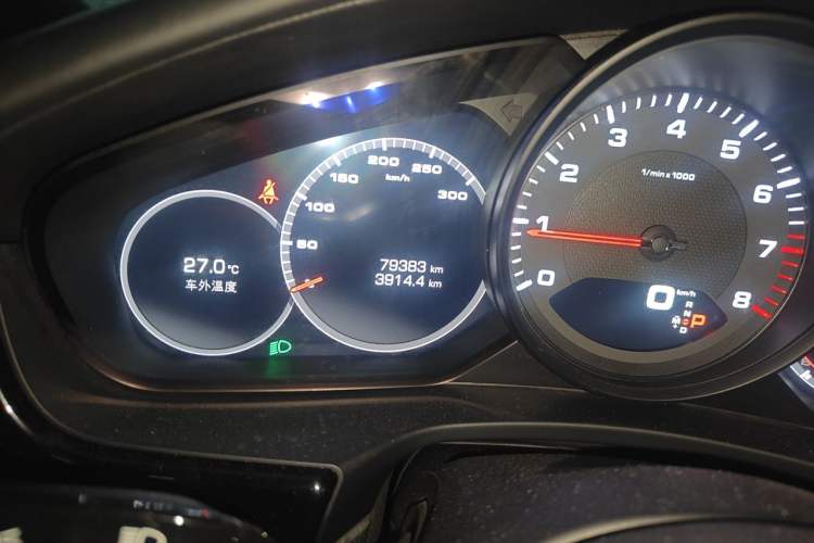 Used Porsche Panamera 2019 Panamera 2.9T Odometer Close Up
