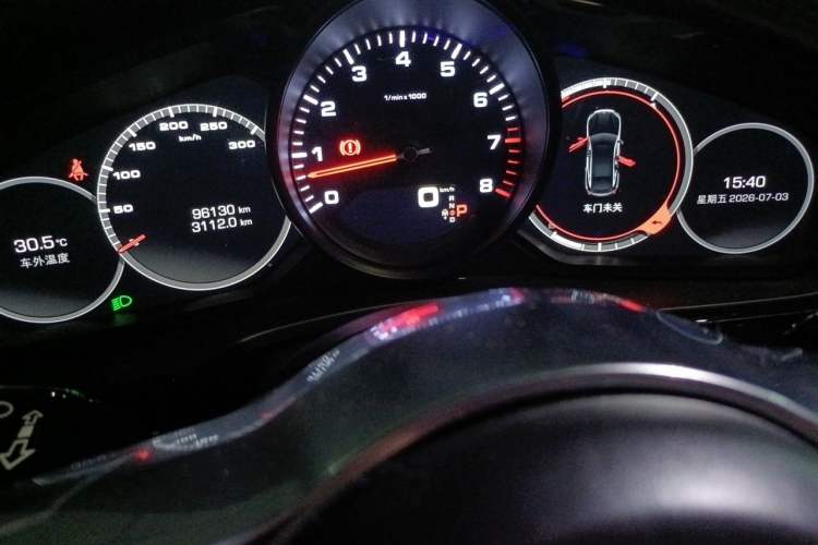 Used Porsche Panamera 2019 Panamera 2.9T Odometer Close Up