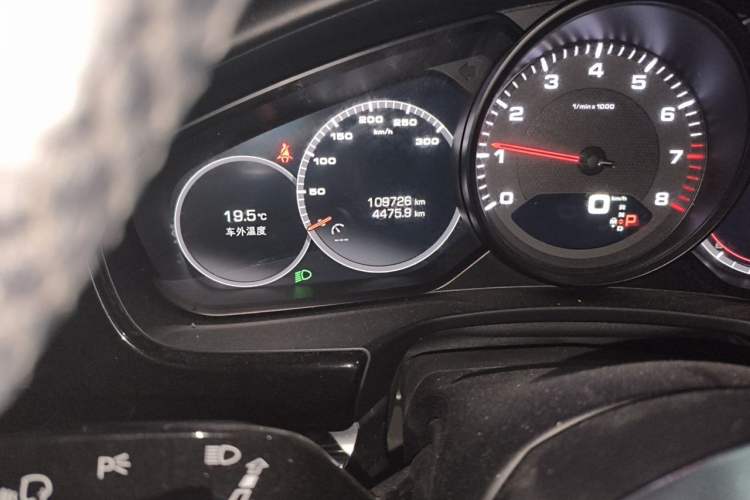 Used Porsche Panamera 2019 Panamera 2.9T Odometer Close Up