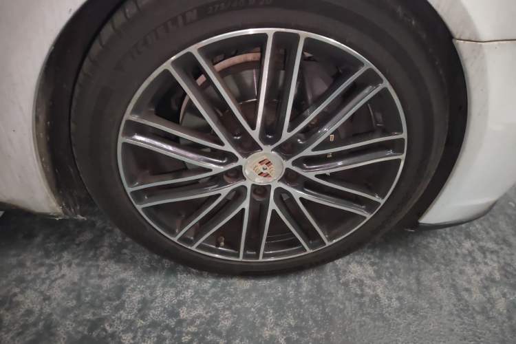 Used Porsche Panamera 2019 Panamera 2.9T Right Front Wheel Hub
