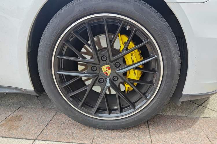 Used Porsche Panamera 2019 Panamera 2.9T Right Front Wheel Hub
