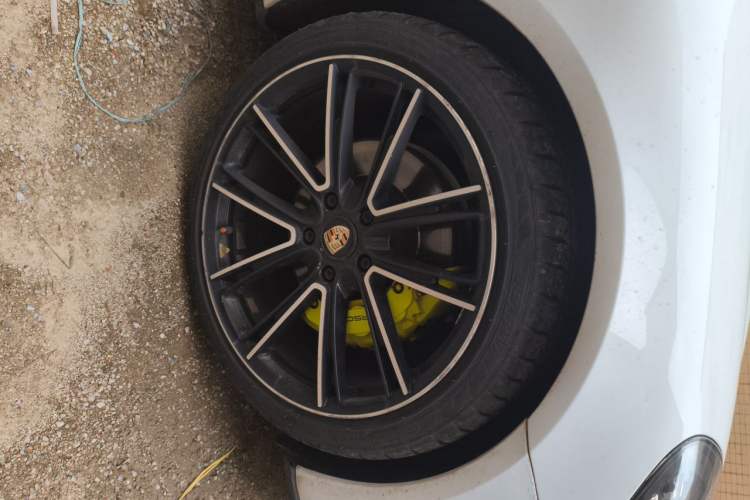 Used Porsche Panamera 2019 Panamera 2.9T Right Front Wheel Hub