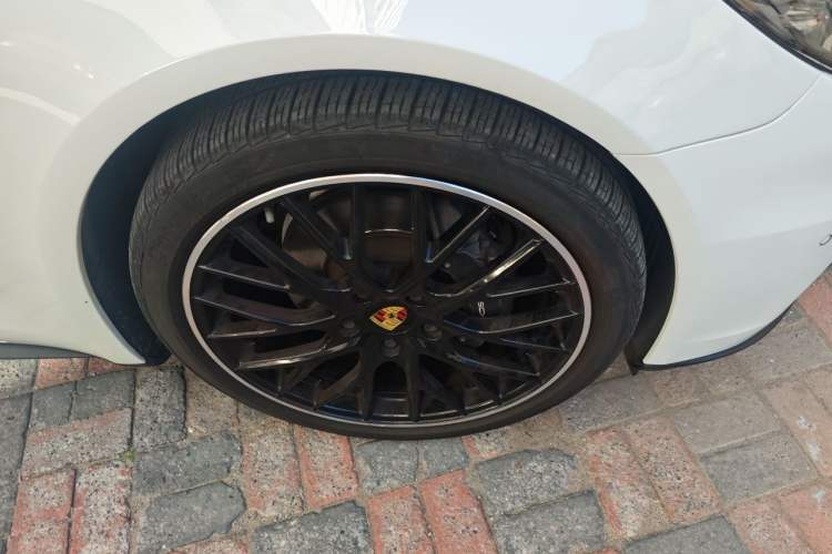 Used Porsche Panamera 2019 Panamera Executive Long Wheelbase 2.9T Right Front Wheel Hub
