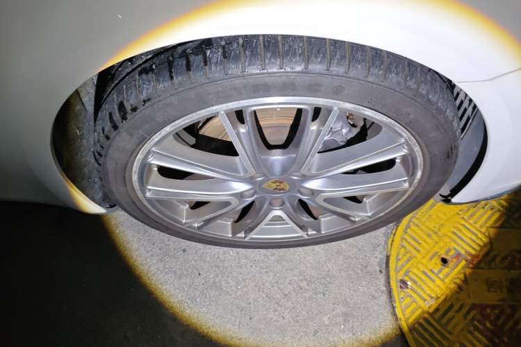 Used Porsche Panamera 2019 Panamera 2.9T Right Front Wheel Hub