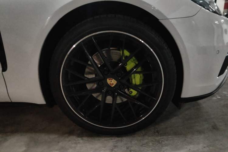 Used Porsche Panamera 2019 Panamera 2.9T Right Front Wheel Hub