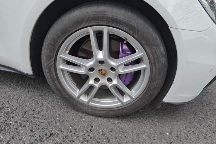 Used Porsche Panamera 2019 Panamera 2.9T Right Front Wheel Hub