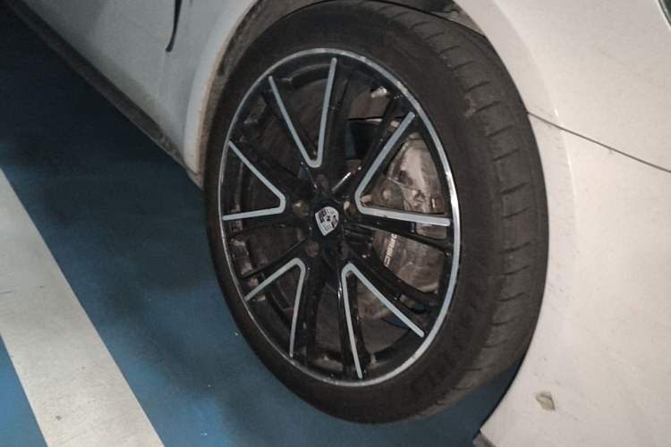 Used Porsche Panamera 2019 Panamera 2.9T Right Front Wheel Hub
