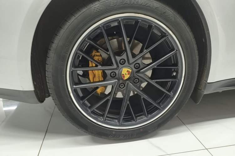 Used Porsche Panamera 2019 Panamera 2.9T Right Rear Wheel Hub