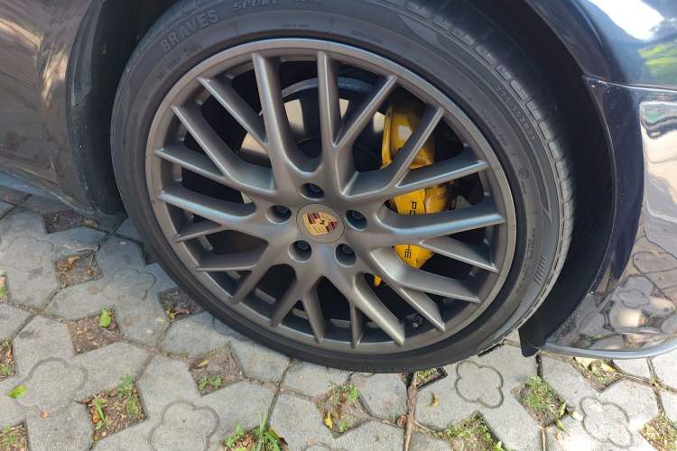 Used Porsche Panamera 2020 Panamera 10th Anniversary Edition 2.9T Right Front Wheel Hub