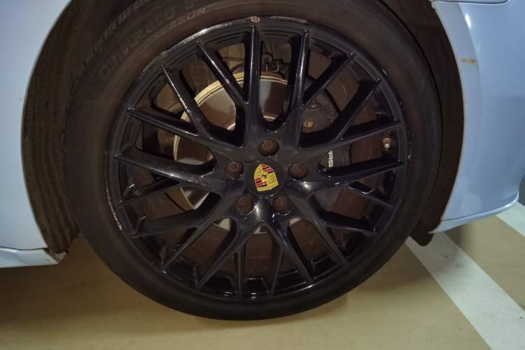 Used Porsche Panamera 2020 Panamera 10th Anniversary Edition 2.9T Right Front Wheel Hub