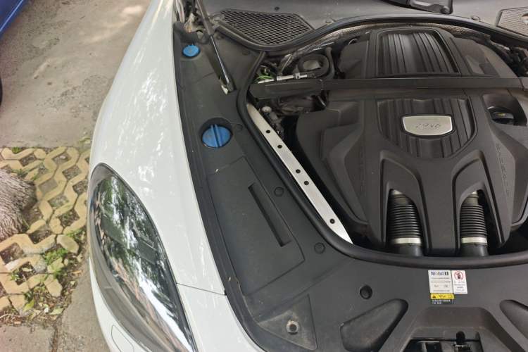 Used Porsche Panamera 2020 Panamera 10th Anniversary Edition 2.9T Engine Bay Right