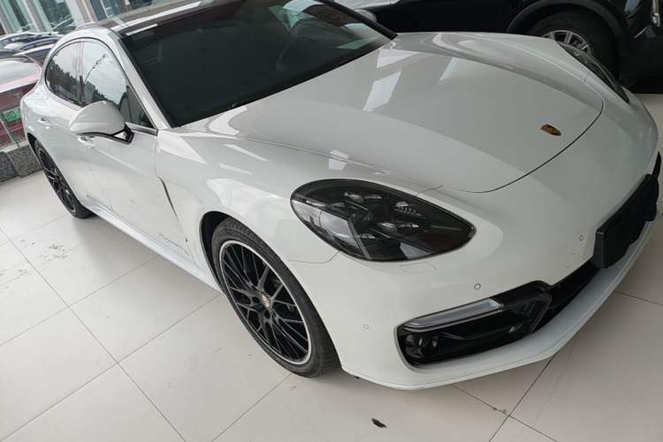 Used Porsche Panamera 2020 Panamera 10th Anniversary Edition 2.9T Front Right 45 Deg