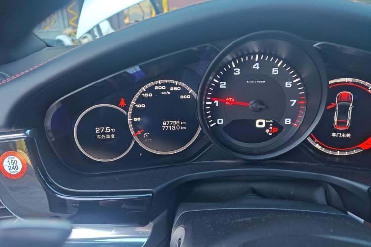 Used Porsche Panamera 2020 Panamera 10th Anniversary Edition 2.9T Odometer Close Up