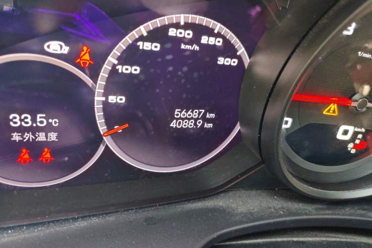 Used Porsche Panamera 2020 Panamera 10th Anniversary Edition 2.9T Odometer Close Up