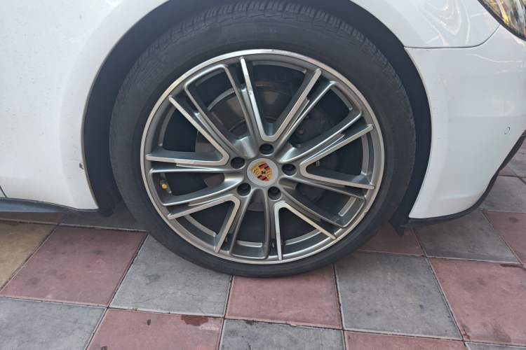 Used Porsche Panamera 2020 Panamera 10th Anniversary Edition 2.9T Right Front Wheel Hub