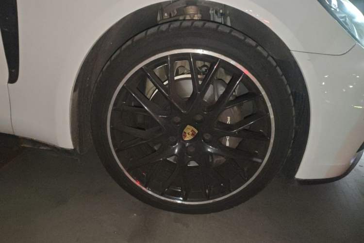 Used Porsche Panamera 2020 Panamera 10th Anniversary Edition 2.9T Right Front Wheel Hub