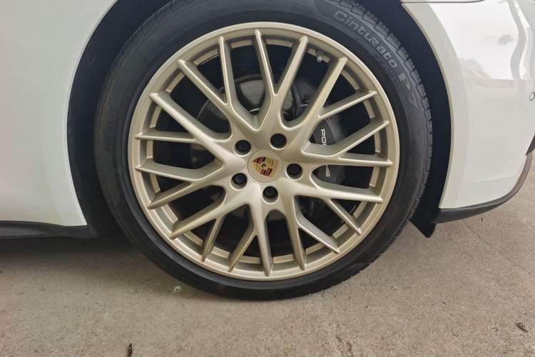 Used Porsche Panamera 2020 Panamera 10th Anniversary Edition 2.9T Right Front Wheel Hub
