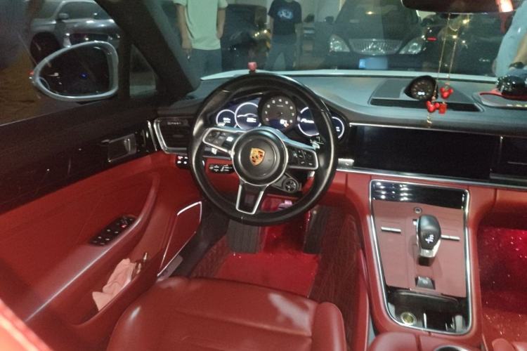 Used Porsche Panamera 2020 Panamera 10th Anniversary Edition 2.9T Steering Wheel