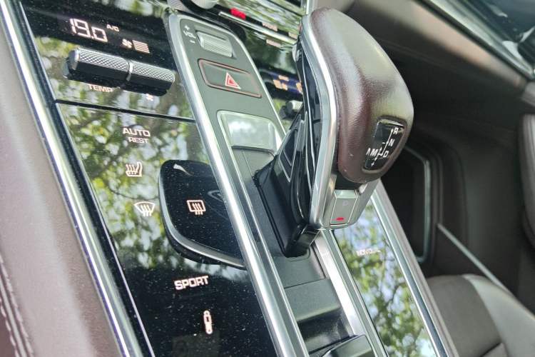 Used Porsche Panamera 2021 Panamera Executive Long Wheelbase 2.9T Gear Lever