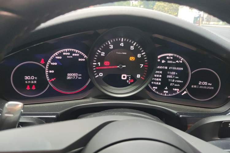 Used Porsche Panamera 2021 Panamera 2.9T Odometer Close Up