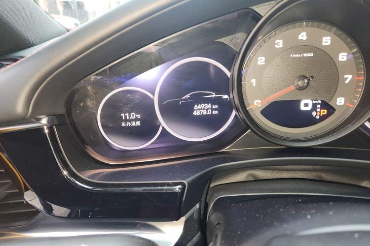 Used Porsche Panamera 2021 Panamera 2.9T Odometer Close Up