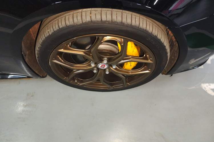 Used Porsche Panamera 2021 Panamera 4 Sport Turismo 2.9T Right Front Wheel Hub