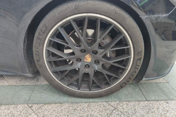 Used Porsche Panamera 2021 Panamera 2.9T Right Front Wheel Hub
