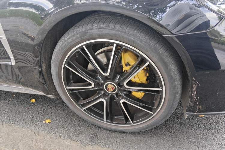 Used Porsche Panamera 2021 Panamera Executive Long Wheelbase 2.9T Right Front Wheel Hub