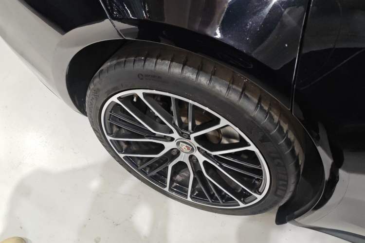 Used Porsche Panamera 2021 Panamera 2.9T Right Rear Wheel Hub