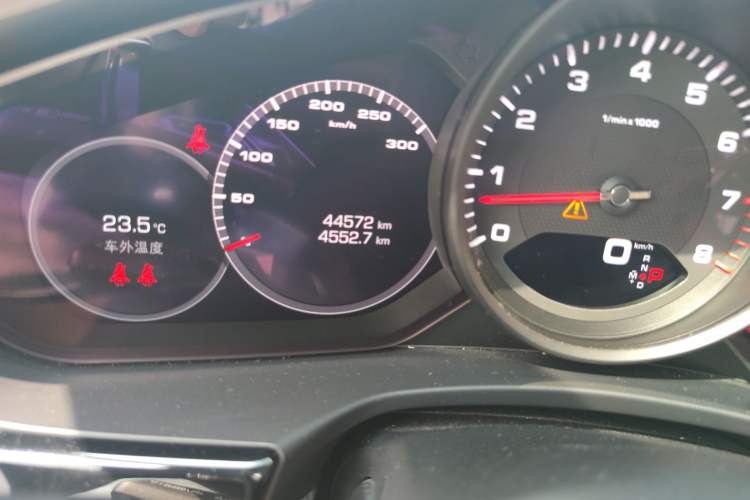 Used Porsche Panamera 2021 Panamera 2.9T Odometer Close Up