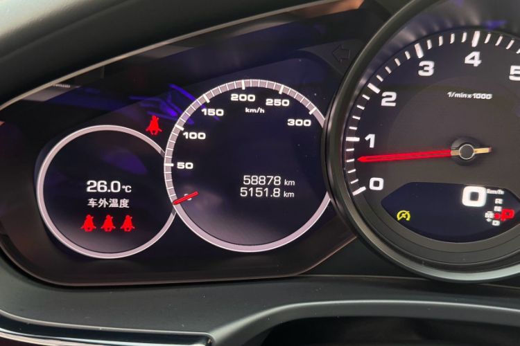 Used Porsche Panamera 2021 Panamera 2.9T Odometer Close Up