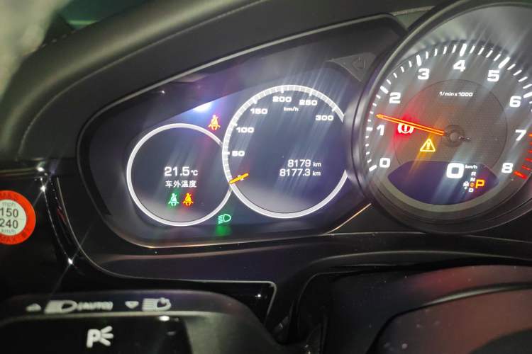 Used Porsche Panamera 2021 Panamera 2.9T Odometer Close Up