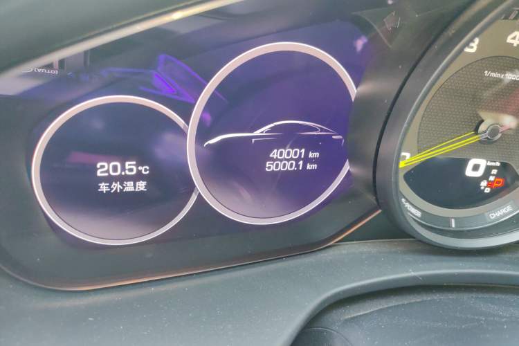 Used Porsche Panamera 2021 Panamera 4 E-Hybrid 2.9T Odometer Close Up
