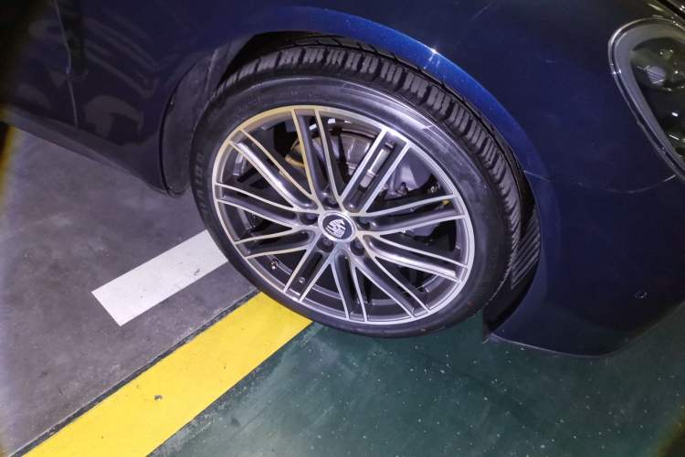 Used Porsche Panamera 2021 Panamera 2.9T Right Front Wheel Hub