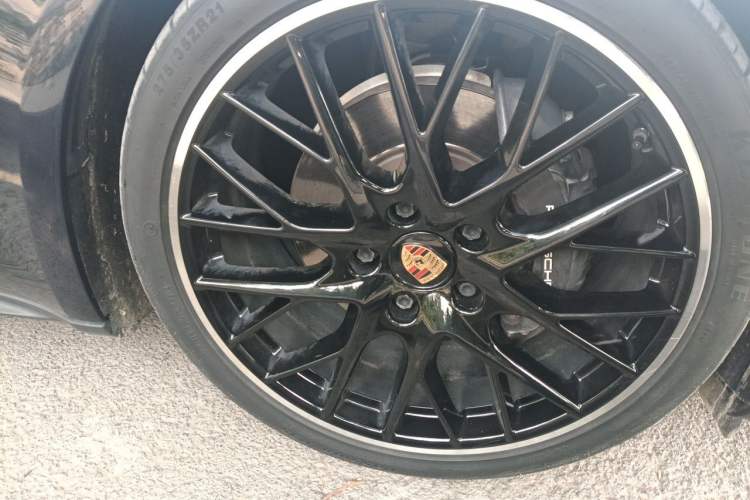 Used Porsche Panamera 2021 Panamera Executive Long Wheelbase 2.9T Right Front Wheel Hub