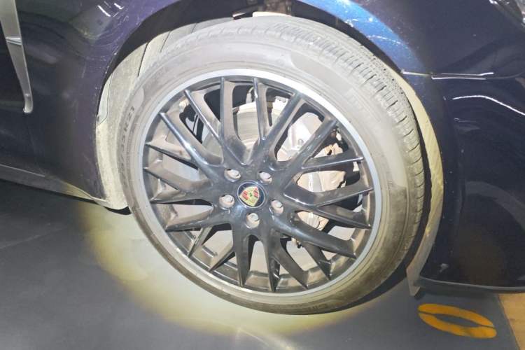 Used Porsche Panamera 2021 Panamera Executive Long Wheelbase 2.9T Right Front Wheel Hub
