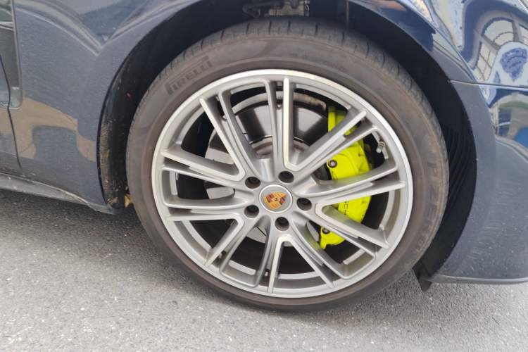 Used Porsche Panamera 2021 Panamera 4 E-Hybrid 2.9T Right Front Wheel Hub