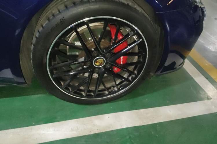 Used Porsche Panamera 2021 Panamera 4S 2.9T Right Front Wheel Hub