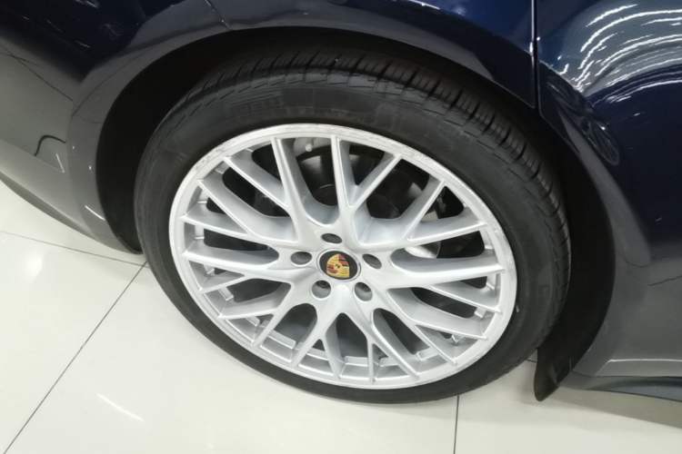 Used Porsche Panamera 2021 Panamera 2.9T Right Rear Wheel Hub