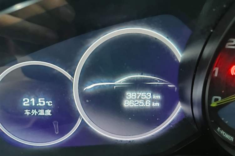 Used Porsche Panamera 2021 Panamera 4 E-Hybrid 2.9T Odometer Close Up