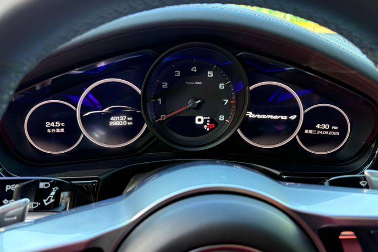 Used Porsche Panamera 2021 Panamera 4 Executive Long Wheelbase 2.9T Odometer Close Up