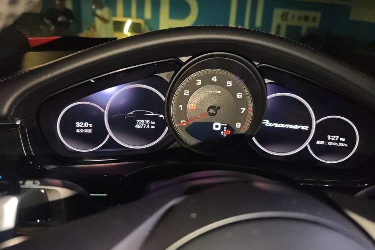 Used Porsche Panamera 2021 Panamera 2.9T Odometer Close Up