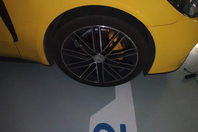 Used Porsche Panamera 2021 Panamera 2.9T Right Front Wheel Hub