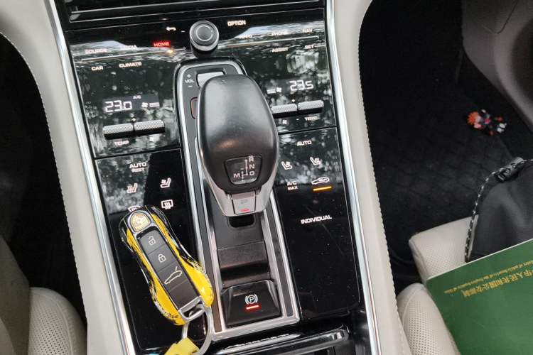 Used Porsche Panamera 2021 Panamera 4S E-Hybrid Executive Long Wheelbase 2.9T Gear Lever