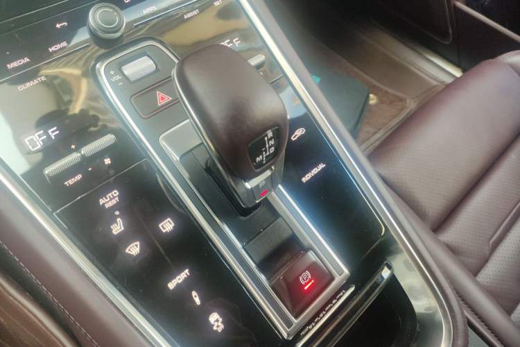 Used Porsche Panamera 2021 Panamera Executive Long Wheelbase 2.9T Gear Lever