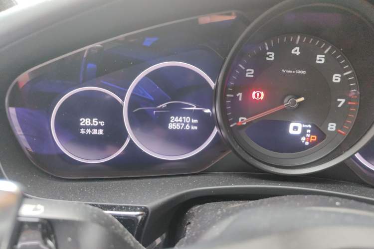 Used Porsche Panamera 2021 Panamera 2.9T Odometer Close Up