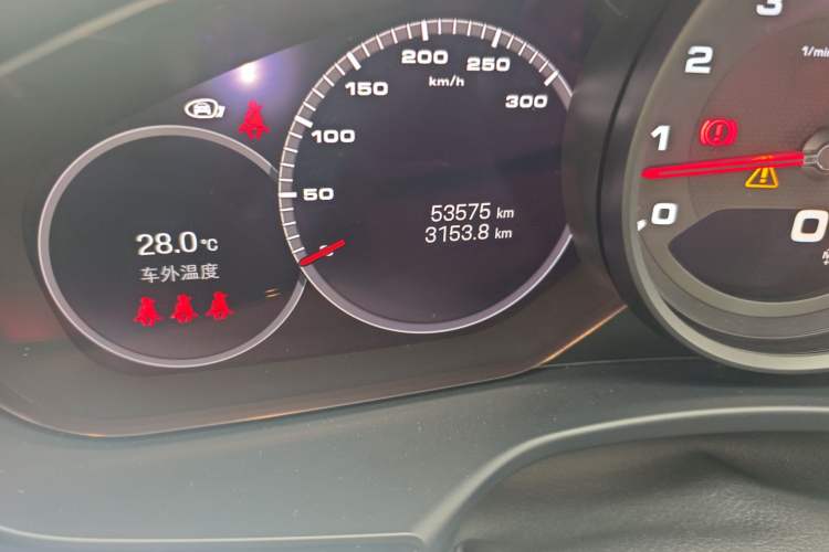 Used Porsche Panamera 2021 Panamera 2.9T Odometer Close Up