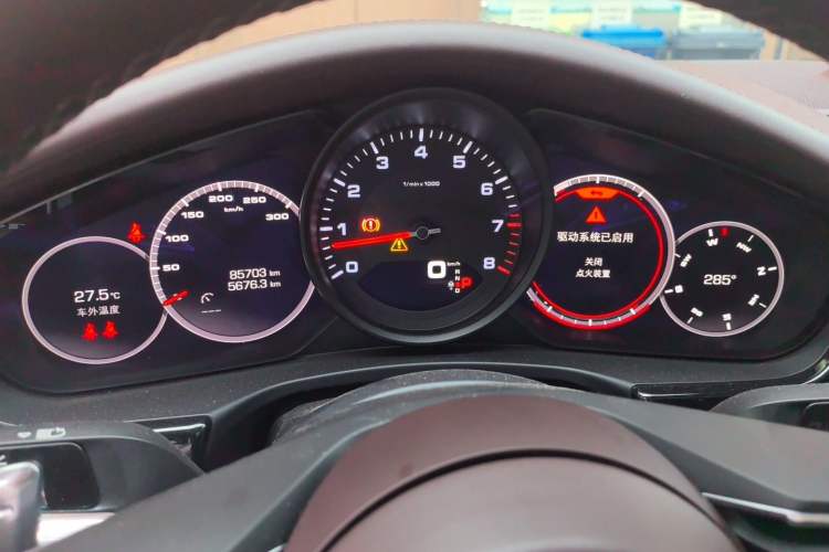 Used Porsche Panamera 2021 Panamera 2.9T Odometer Close Up