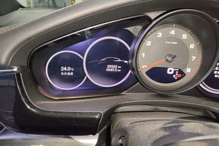 Used Porsche Panamera 2021 Panamera 2.9T Odometer Close Up