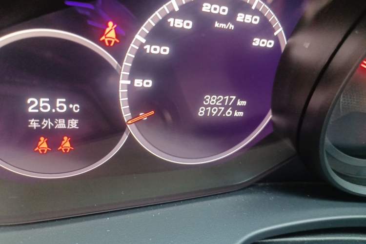 Used Porsche Panamera 2021 Panamera 2.9T Odometer Close Up